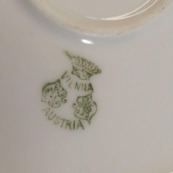 Vintage Vienna Austria Squat Vase Decorated Pink Roses Cottagecore Kitsch Grandm - Picture 4 of 7